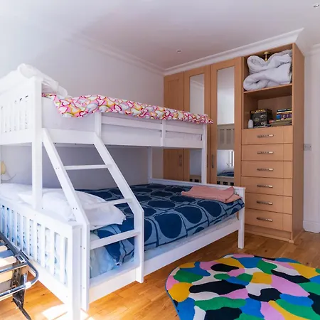 Hidden Gem Townhouse - Дом отдыха Кэрсивин