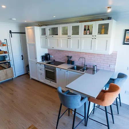 Дом отдыха Hidden Gem Townhouse - *