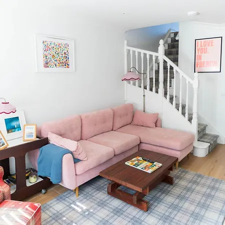 Hidden Gem Townhouse - *